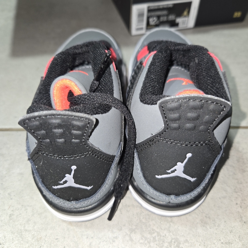 Jordan 4 Retro - Picture 3 of 9